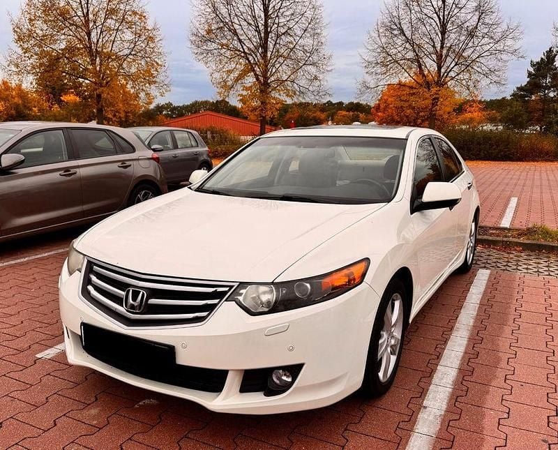 Weiß Gebraucht 2008 Honda Accord Executive Limousine | 3.900 € (Fairer Preis) - Bild 1/4