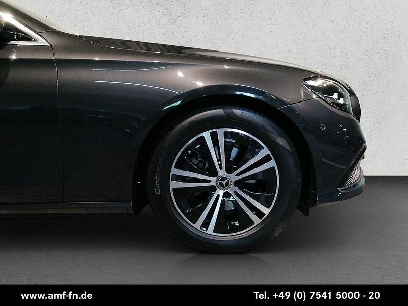 Gebraucht Mercedes E220 Avantgarde 200 PS (147 kW) 2023 Graphitgrau Kombi