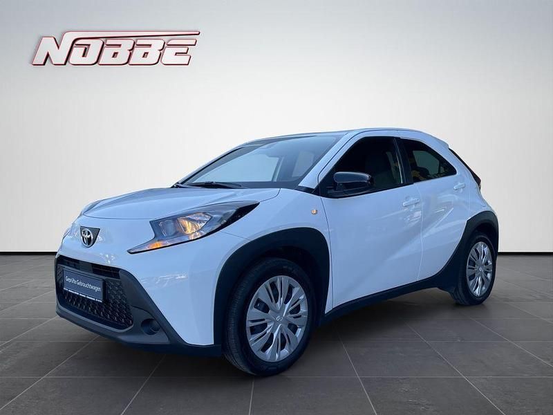 Weiß Gebraucht 2024 Toyota Aygo X-play Kleinwagen | 14.980 € (Fairer Preis) - Bild 1/4