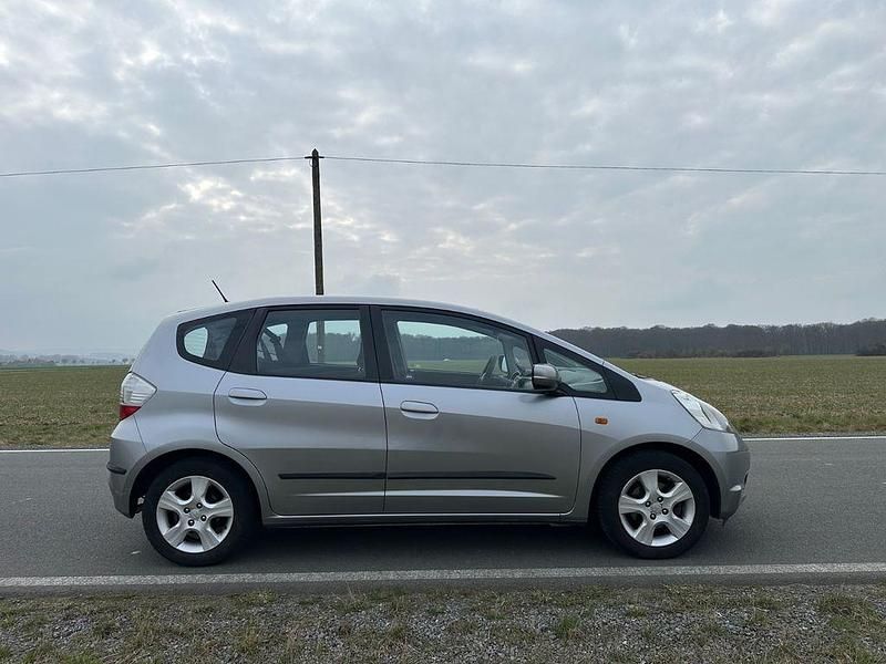 Gebraucht Honda Jazz S 90 PS (66 kW) 2010 Silber Kleinwagen