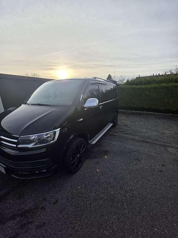 Second-hand VW Multivan Highline 204 CP (150 kW) 2017 Negru Monovolum