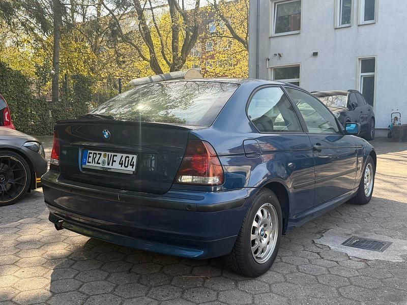 Gebraucht BMW 316 Basis 116 PS (85 kW) 2003 Blau Limousine