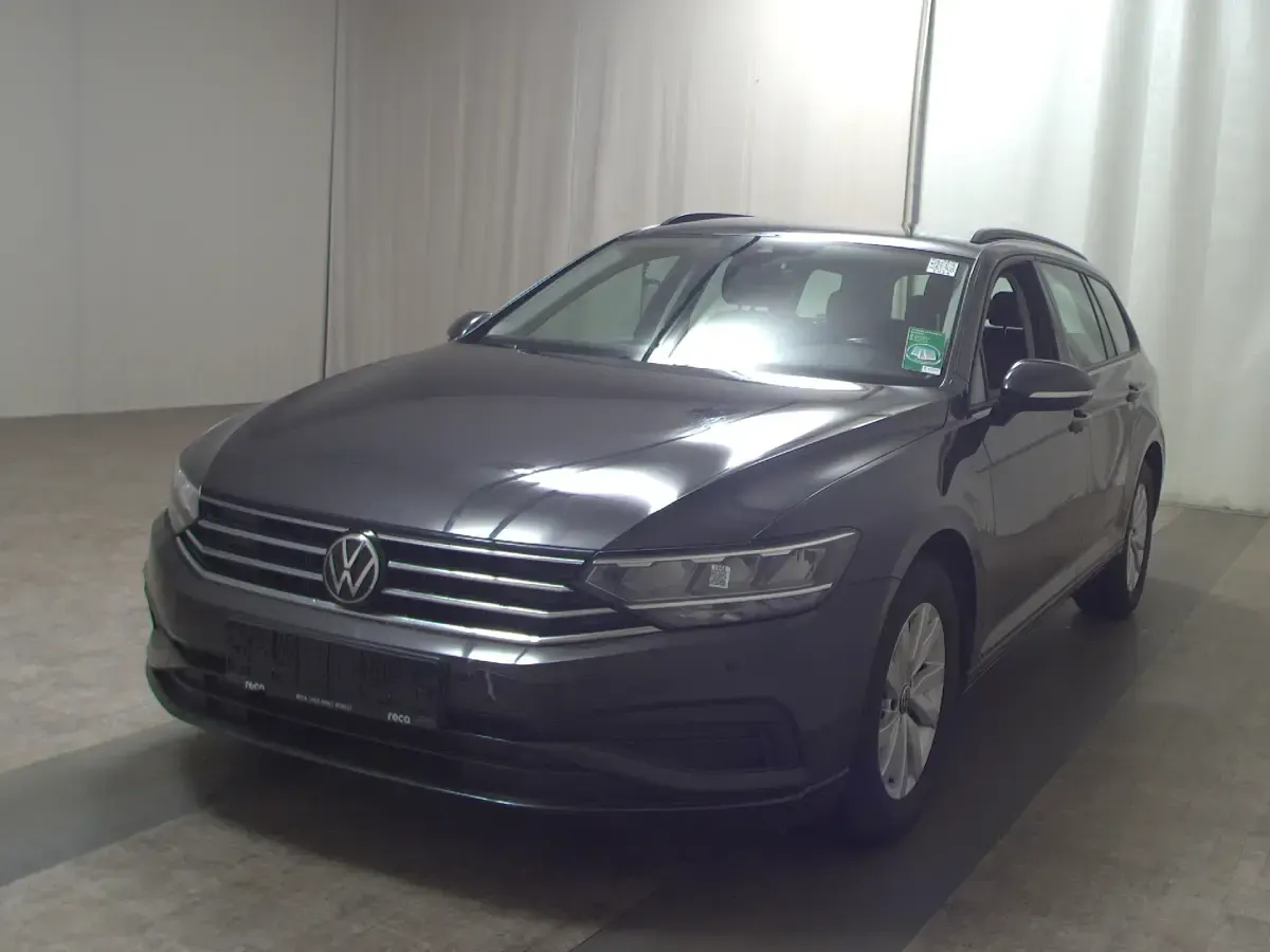 Gebraucht VW Passat 150 PS (110 kW) 2022 Grau Kombi