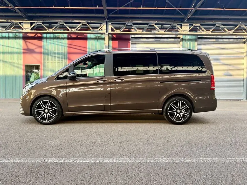 Gebraucht Mercedes V220 Avantgarde Edition 190 PS (139 kW) 2018 Braun Van / Kleinbus