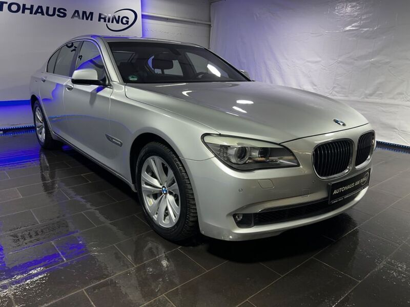 Gebraucht BMW 750 408 PS (300 kW) 2010 Silber Limousine