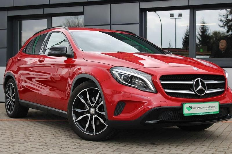 Gebraucht Mercedes GLA250 211 PS (155 kW) 2014 Rot SUV
