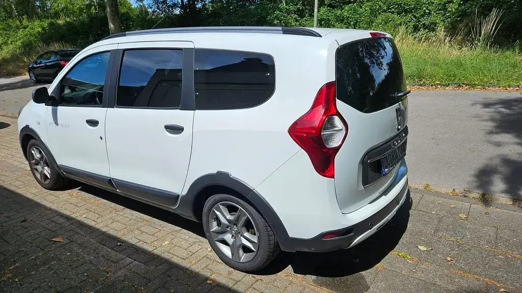 Gebraucht Dacia Lodgy Stepway 116 PS (85 kW) 2018 Weiß Van / Kleinbus