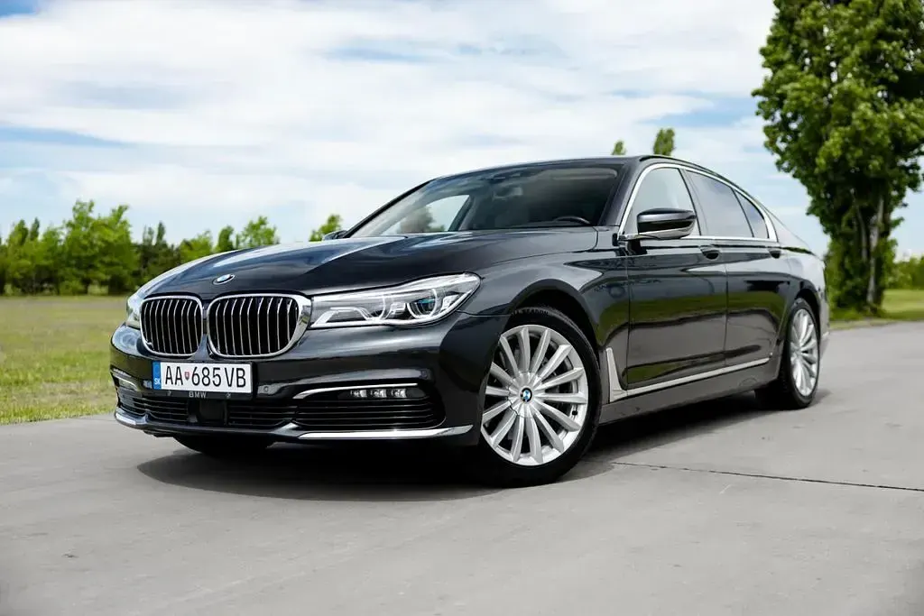 Gebraucht BMW 730 265 PS (194 kW) 2019 Grau Limousine