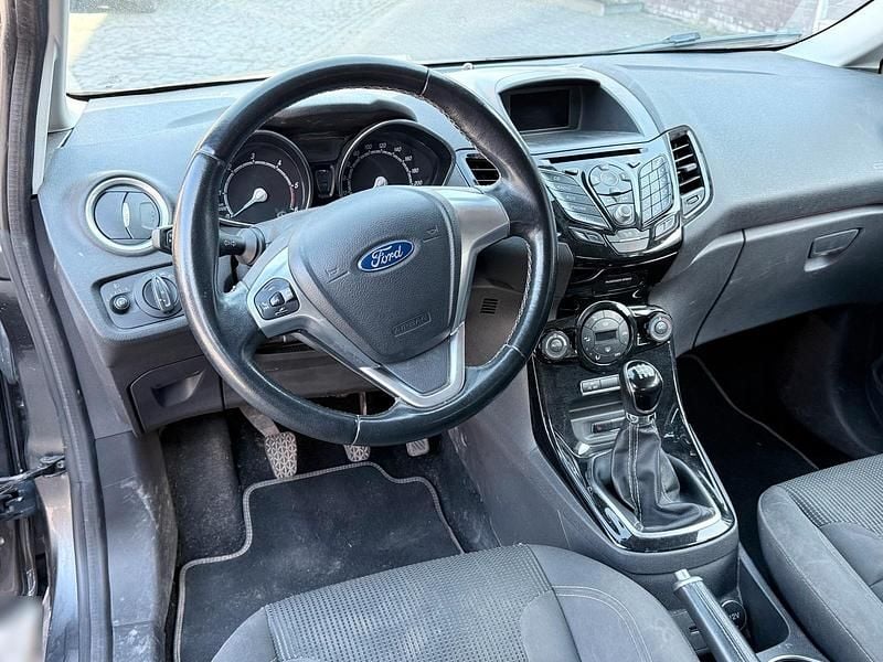 Gebraucht Ford Fiesta Titanium 95 PS (69 kW) 2016 Grau Limousine