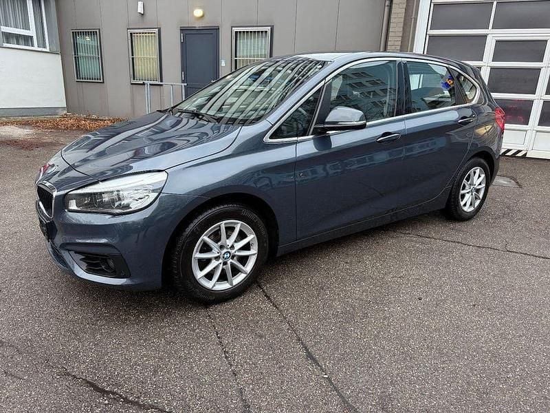 Grau Gebraucht 2016 BMW 218 Advantage Van / Kleinbus | 9.990 € (Guter Preis) - Bild 1/4