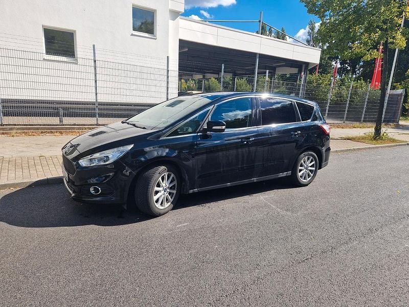 Schwarz Gebraucht 2017 Ford S-MAX Titanium Van / Kleinbus | 12.900 € (Fairer Preis) - Bild 1/4
