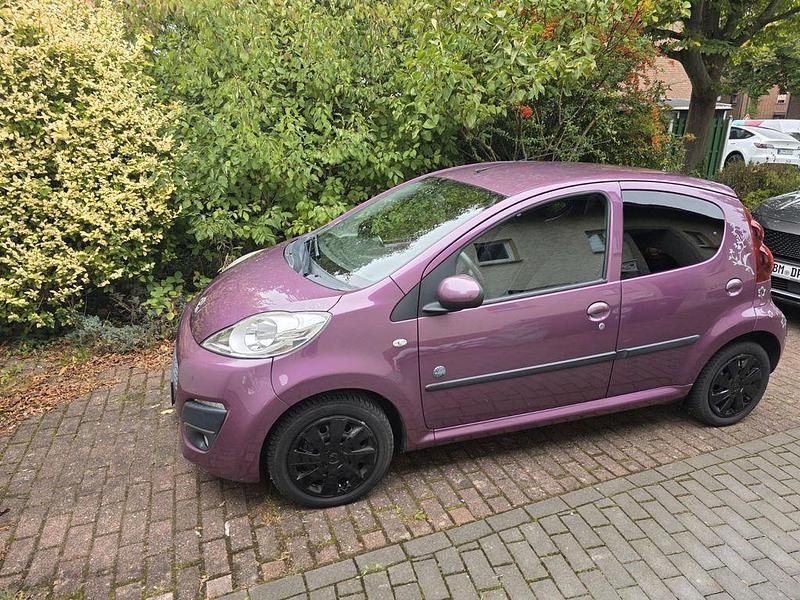 Andere farben Gebraucht 2012 Peugeot 107 Envy Kleinwagen | 5.250 € (Etwas zu teuer) - Bild 1/4