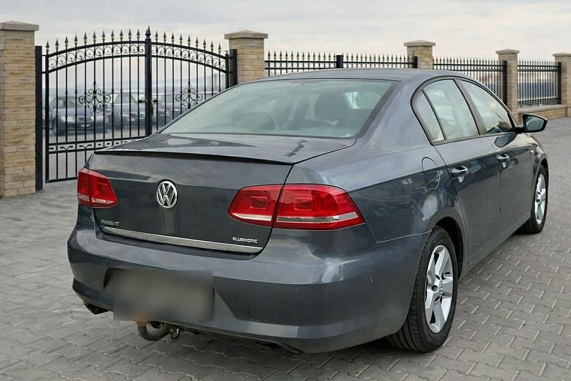 Gebraucht VW Passat 105 PS (77 kW) 2011 Grau Limousine