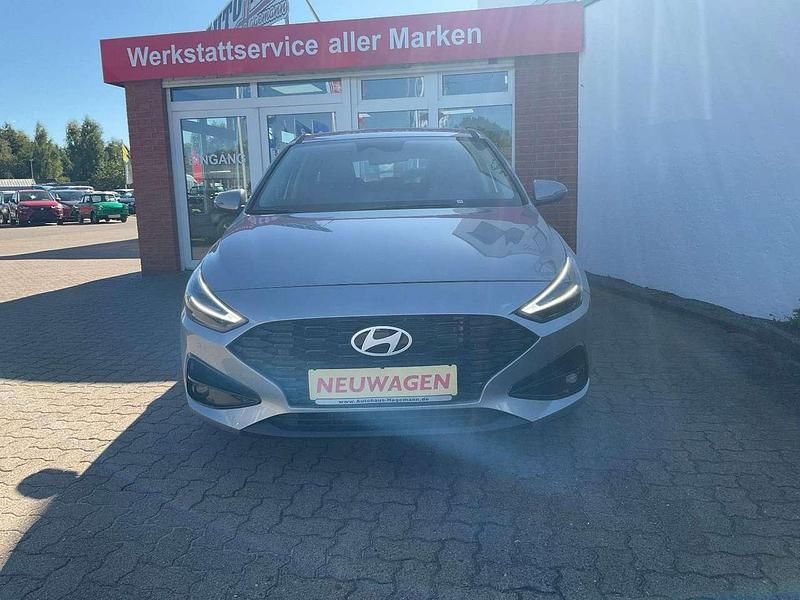 Neu Hyundai i30 Edition 101 PS (74 kW) 2025 Shimmeringsilver Kombi