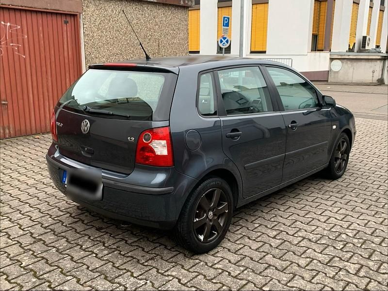 Gebraucht VW Polo 64 PS (47 kW) 2002 Grau Kleinwagen
