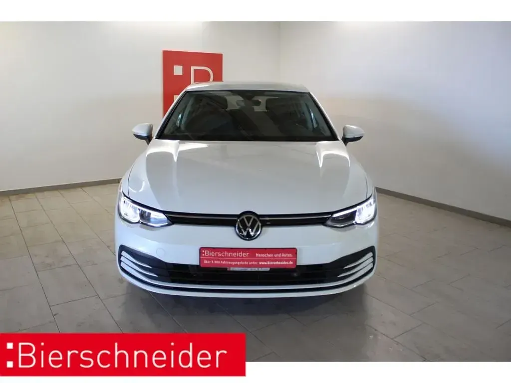 Gebraucht VW Golf VIII Life 131 PS (96 kW) 2023 Weiss Limousine