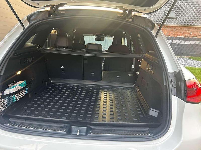 Gebraucht Mercedes GLC220 Advanced 197 PS (144 kW) 2023 Weiß SUV