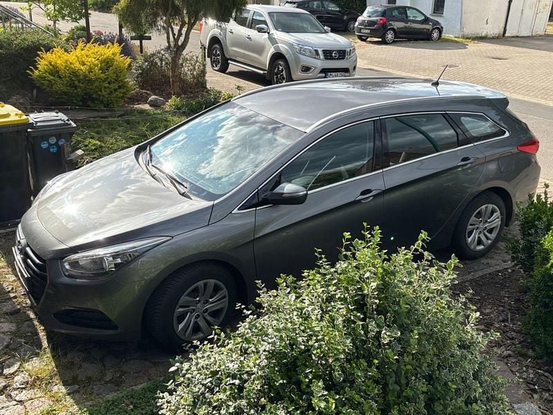 Gebraucht Hyundai i40 Classic 116 PS (85 kW) 2016 Grau Kombi