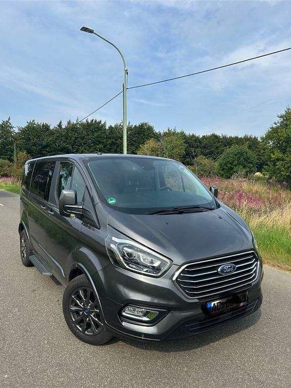 Grau Gebraucht 2019 Ford Tourneo Custom Titanium X Van / Kleinbus | 30.999 € (Guter Preis) - Bild 1/4
