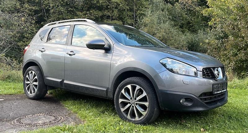 Grau Gebraucht 2011 Nissan Qashqai Tekna SUV | 5.400 € (Guter Preis) - Bild 1/4