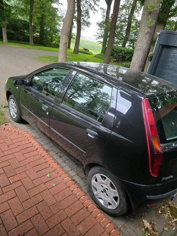 Schwarz Gebraucht 2005 Fiat Punto Kleinwagen | 700 € (Guter Preis) - Bild 1/4
