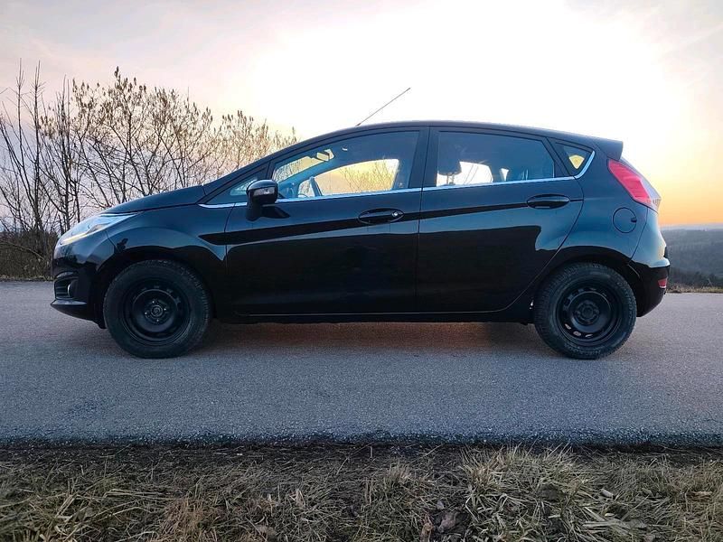 Gebraucht Ford Fiesta Titanium 101 PS (74 kW) 2013 Schwarz Kleinwagen