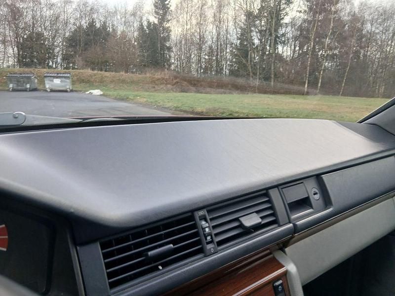 Second-hand Mercedes E230 132 CP (97 kW) 1990 Roșu Berlinǎ