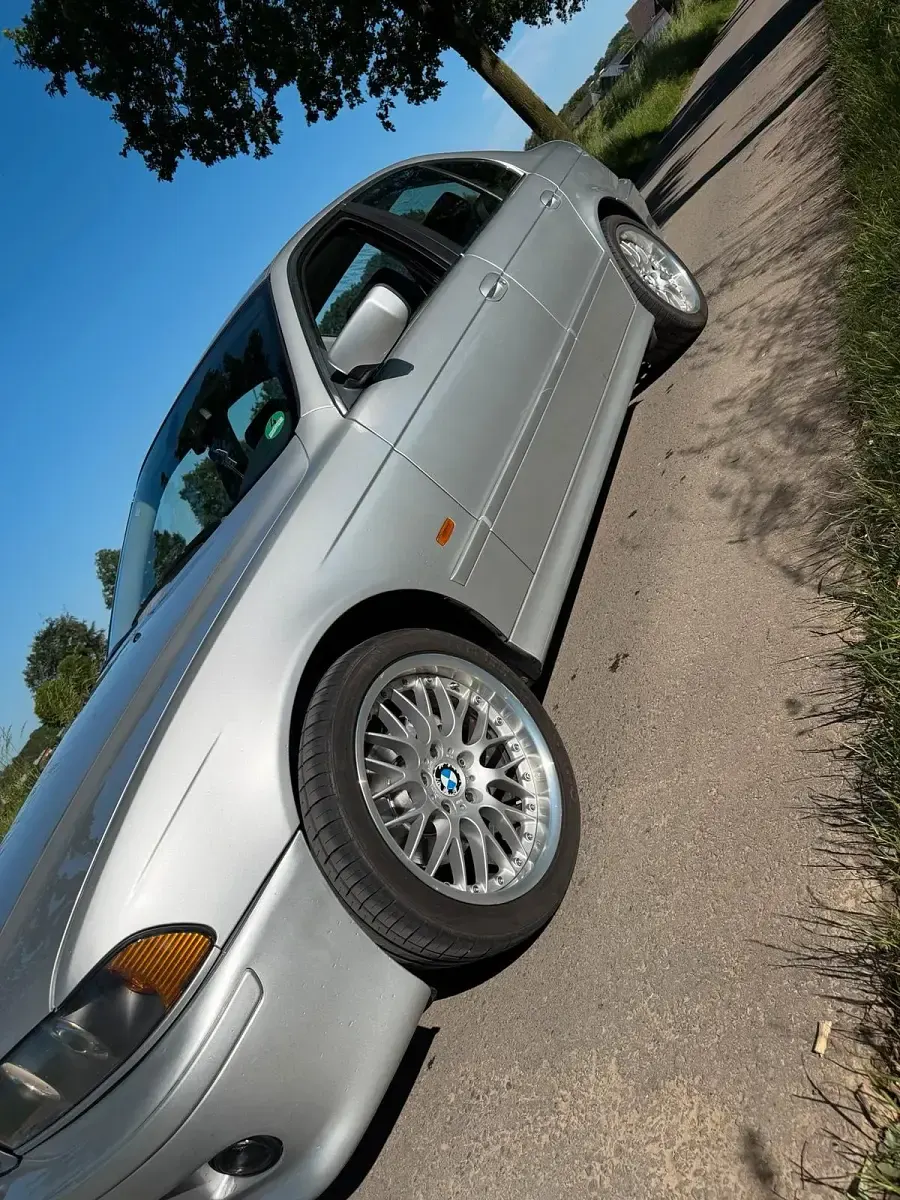 Gebraucht BMW 520 M Sport 170 PS (125 kW) 2001 Silber Limousine