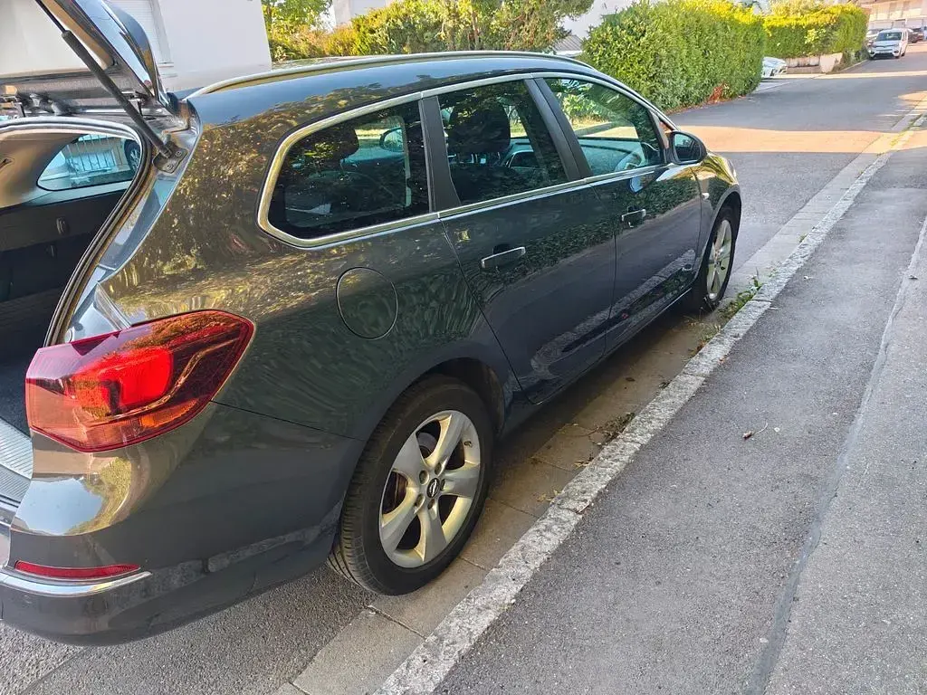 Gebraucht Opel Astra Exklusiv 136 PS (100 kW) 2014 Grau Kombi