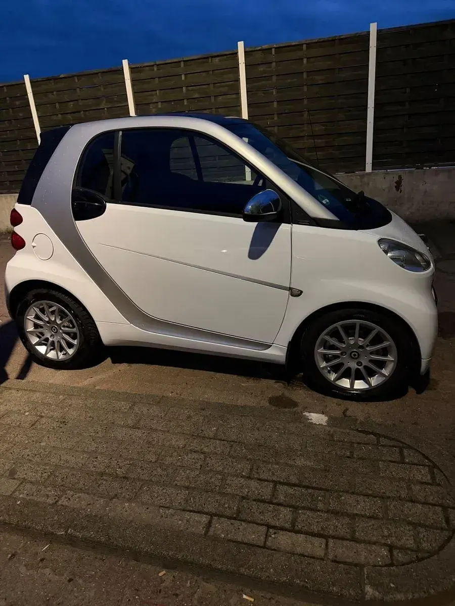 Gebraucht Smart ForTwo Coupé Passion 71 PS (52 kW) 2009 Weiß Coupé