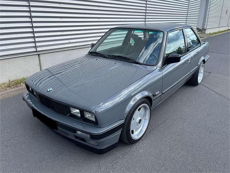 Grau Gebraucht 1988 BMW 325 Performance Coupé | 12.900 € - Bild 1/4