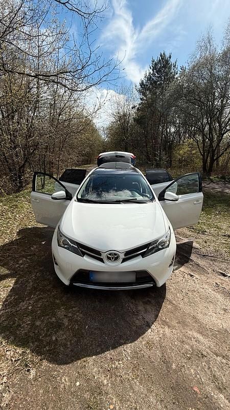 Gebraucht Toyota Auris 96 PS (70 kW) 2014 Weiß Limousine
