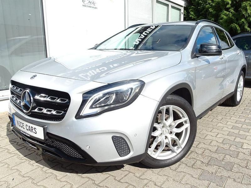 Silber Gebraucht 2019 Mercedes GLA200 SUV | 17.990 € (Superpreis) - Bild 1/4
