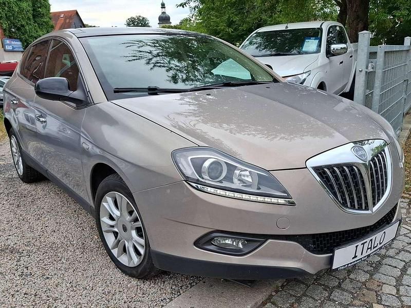Gebraucht Lancia Delta 120 PS (88 kW) 2009 Gold Kleinwagen