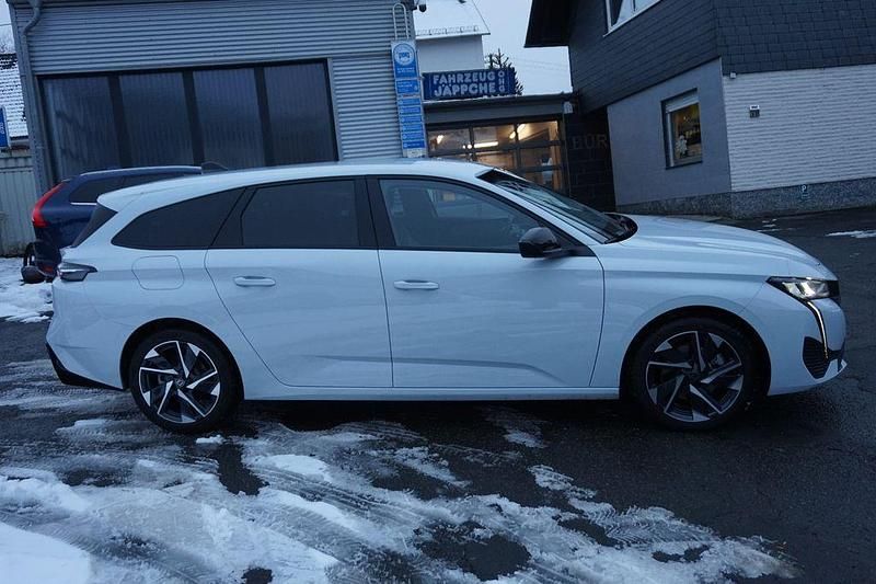 Gebraucht Peugeot 308 SW Allure 131 PS (96 kW) 2025 Okenitweiß Kombi