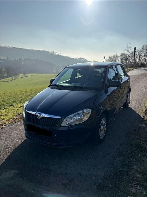 Gebraucht Skoda Fabia 60 PS (44 kW) 2013 Blau Kleinwagen