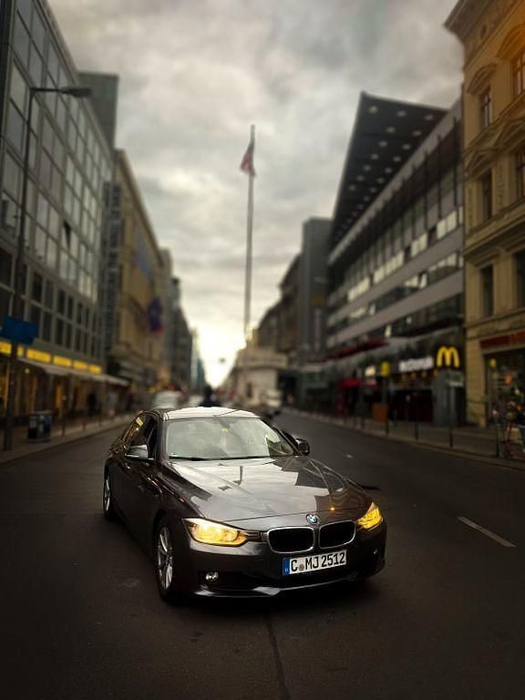 Gebraucht BMW 320 184 PS (135 kW) 2013 Grau Limousine