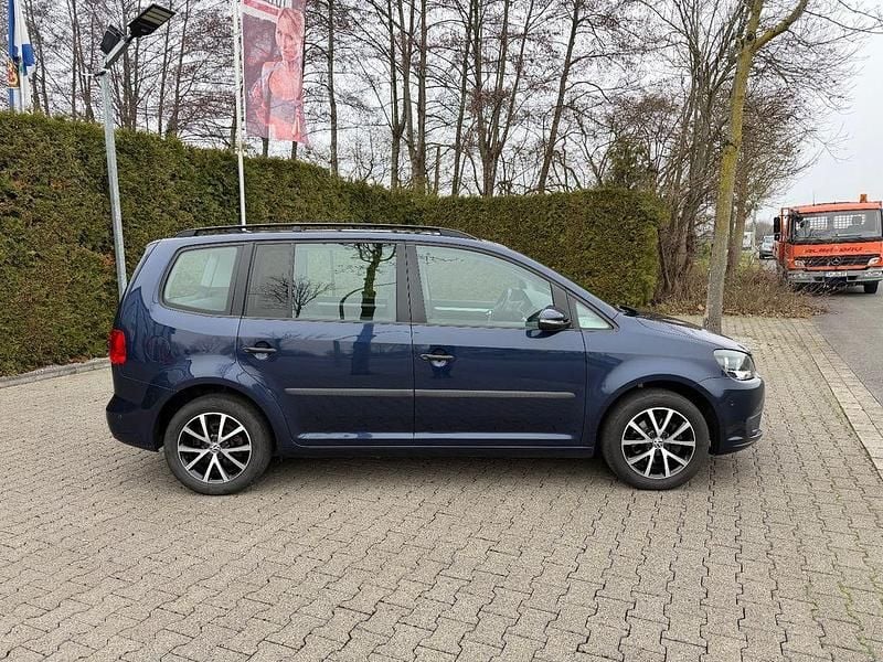 Gebraucht VW Touran Trendline 105 PS (77 kW) 2012 Blau Van / Kleinbus