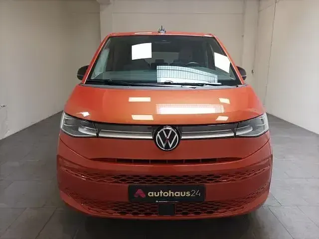Gebraucht VW Multivan Life 150 PS (110 kW) 2023 Orange Van / Kleinbus