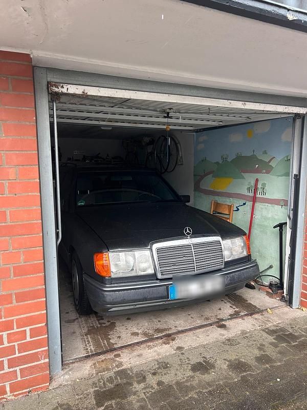 Schwarz Gebraucht 1992 Mercedes E230 Kombi | 2.500 € - Bild 1/4