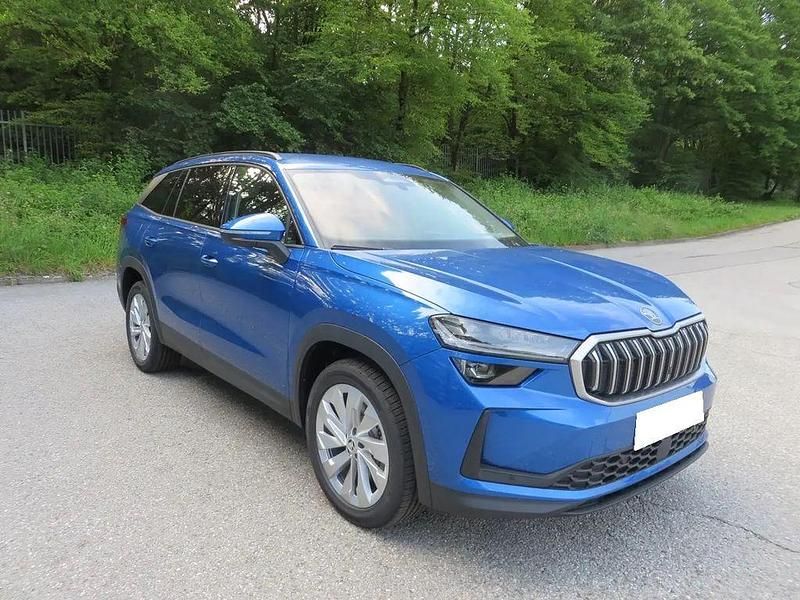 Blau Gebraucht 2024 Skoda Kodiaq Selection SUV | 38.990 € - Bild 1/4