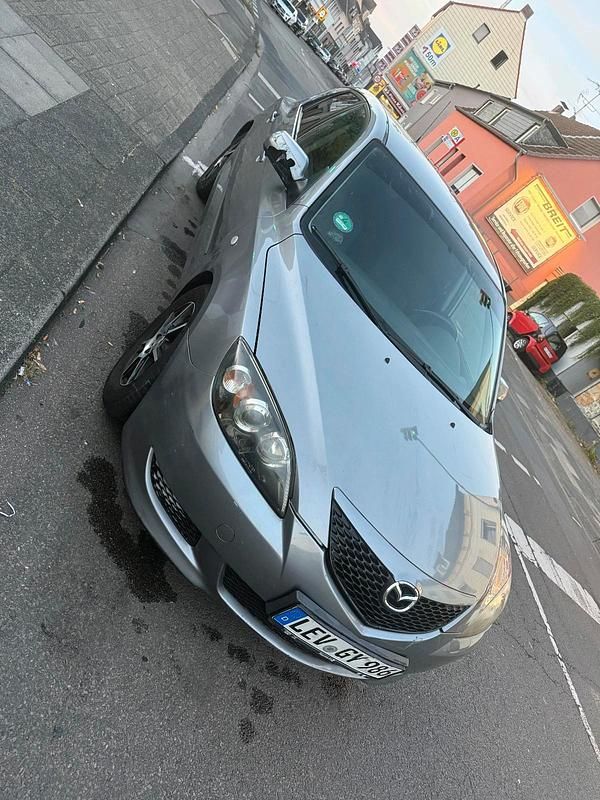 Grün Gebraucht 2004 Mazda 3 Kombi | 999 € (Guter Preis) - Bild 1/4