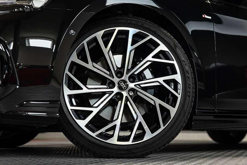 Gebraucht Audi A8 Ambiente 286 PS (210 kW) 2025 Mythosschwarz metallic Limousine