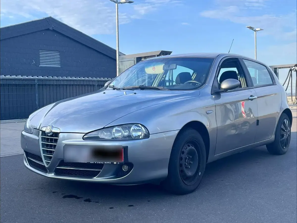 Gebraucht Alfa Romeo 147 105 PS (77 kW) 2008 Grau Kleinwagen