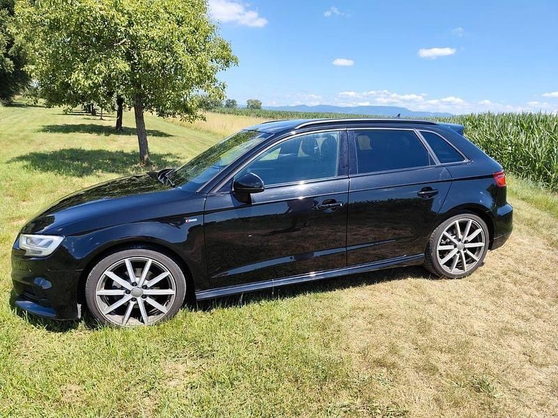 Schwarz Gebraucht 2018 Audi A3 Sportback Ambiente Limousine | 19.750 € (Fairer Preis) - Bild 1/4