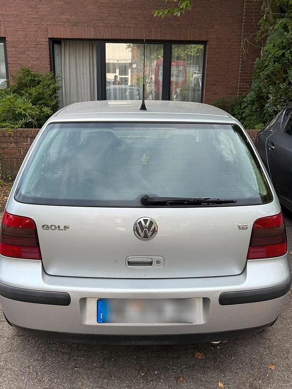 Silber Gebraucht 2000 VW Golf IV Kleinwagen | 400 € (Superpreis) - Bild 1/4