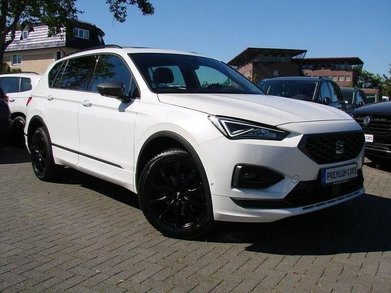Oryxwhite (metallic) Gebraucht 2022 Seat Tarraco 4Drive SUV | 34.980 € (Fairer Preis) - Bild 1/4