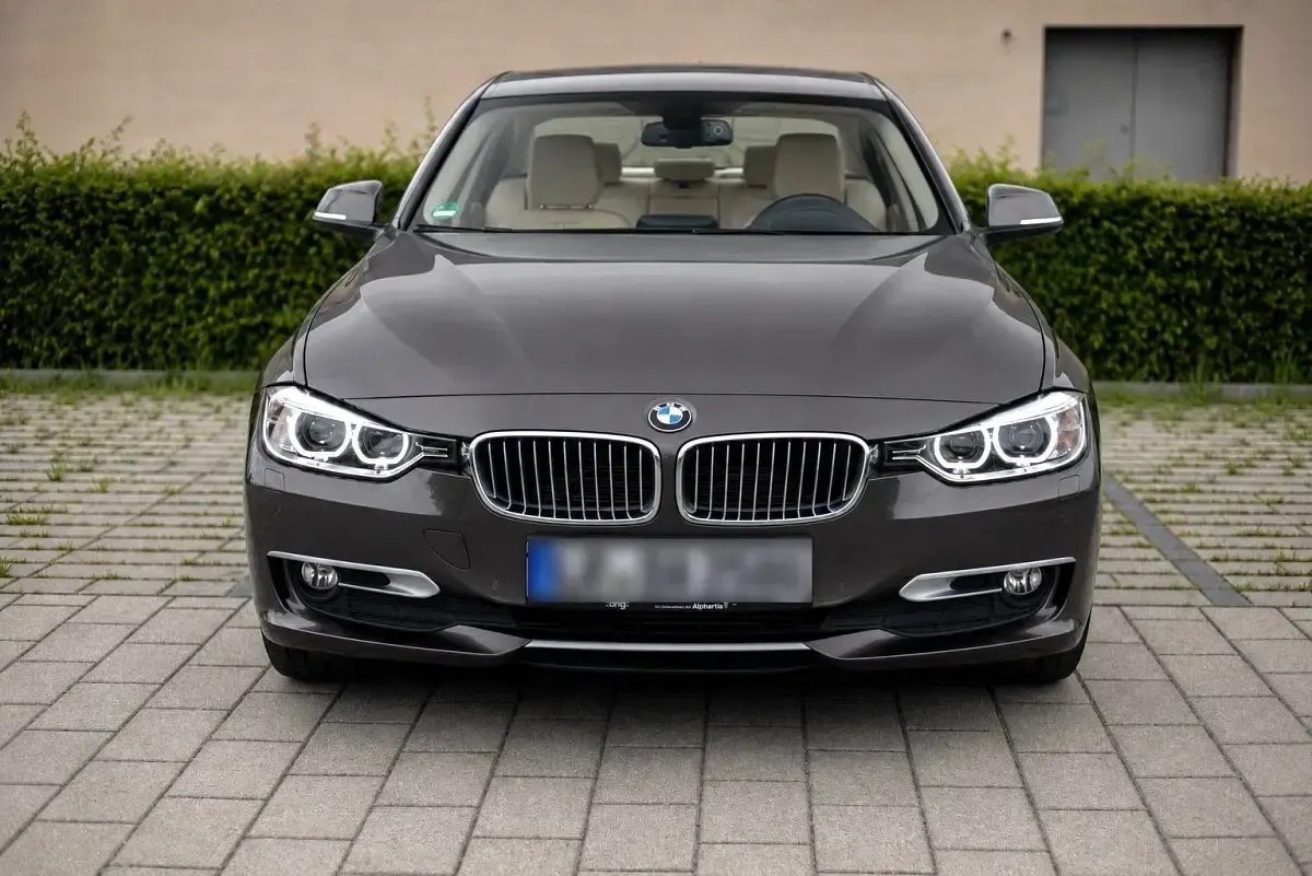 Gebraucht BMW 316 136 PS (100 kW) 2014 Braun Limousine