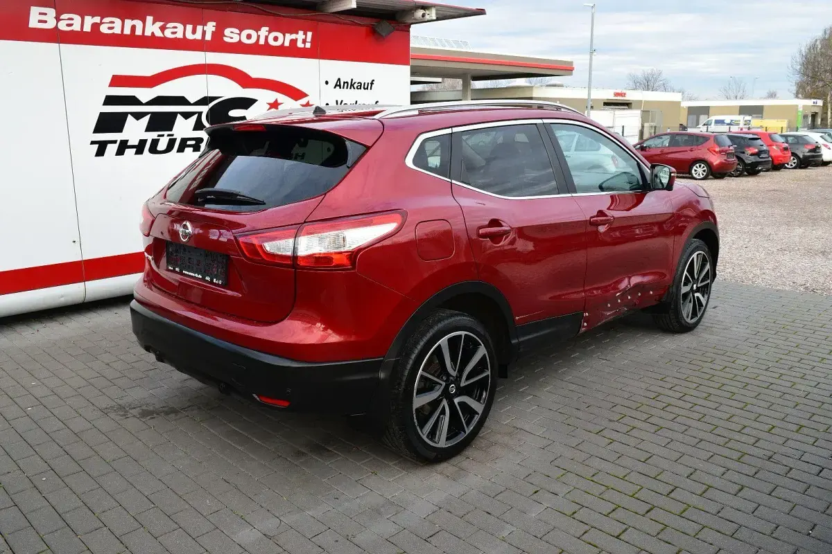 Gebraucht Nissan Qashqai 116 PS (85 kW) 2017 Rot SUV