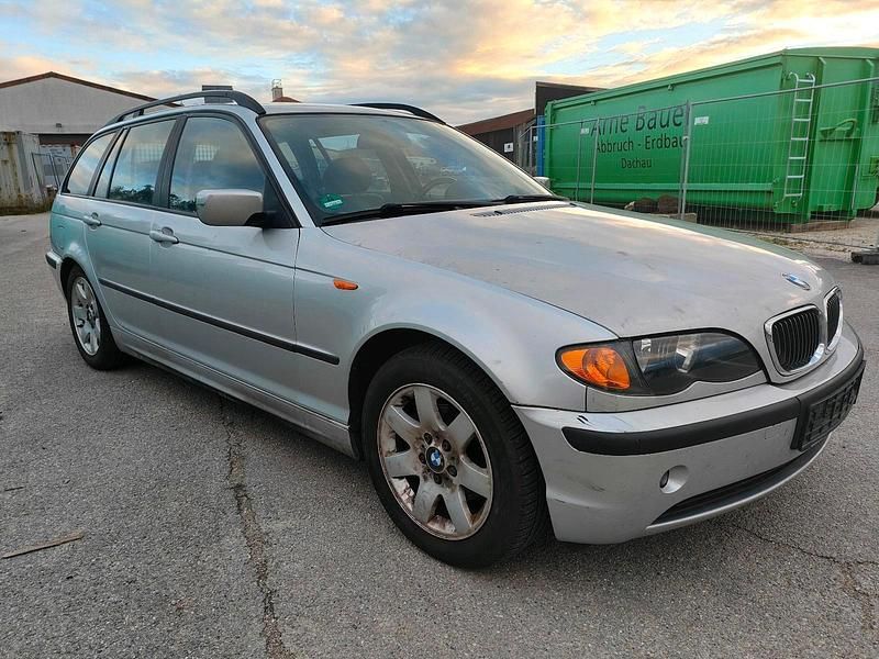 Silber Gebraucht 2002 BMW 318 Kombi | 1.499 € (Superpreis) - Bild 1/4